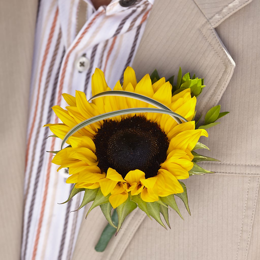 Free Spirit Boutonniere – Maison Blooms, Wesley Chapel FL